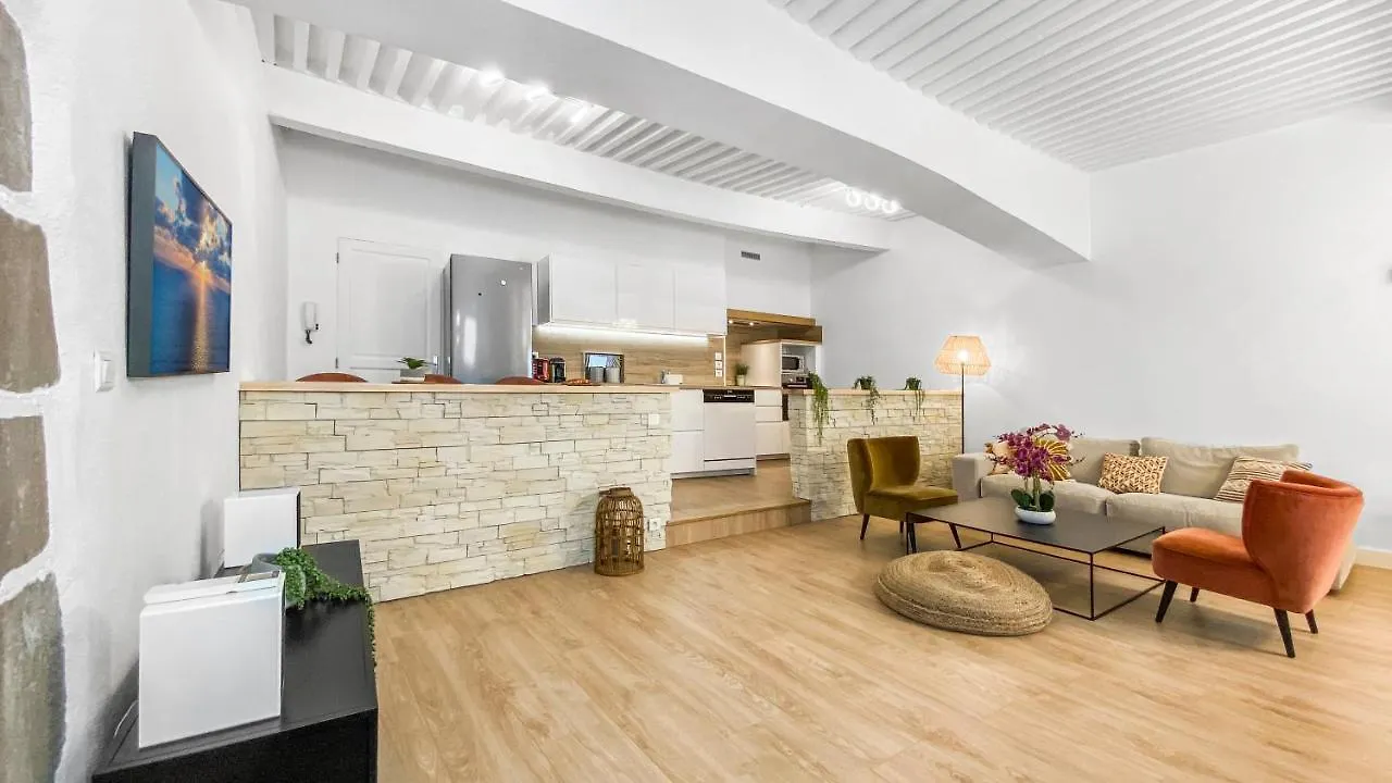 Homey Earl - Hypercentre - Proche Gare - Sauna Privatif - Balcon Prive - Wifi Gratuit Annecy 0*,  France