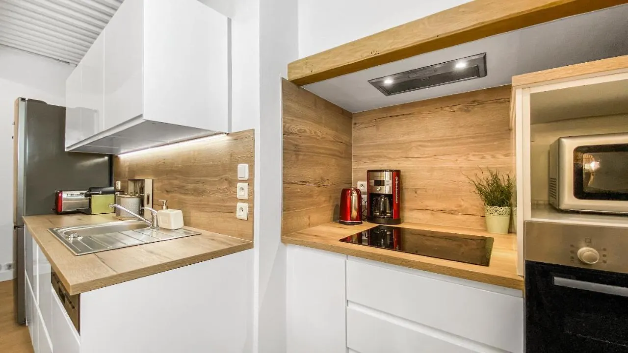 Homey Earl - Hypercentre - Proche Gare - Sauna Privatif - Balcon Prive - Wifi Gratuit Annecy 0*,  France