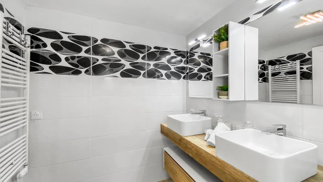 Homey Earl - Hypercentre - Proche Gare - Sauna Privatif - Balcon Prive - Wifi Gratuit Annecy 0*,  France