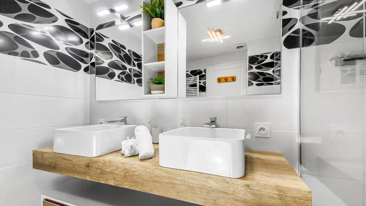 Homey Earl - Hypercentre - Proche Gare - Sauna Privatif - Balcon Prive - Wifi Gratuit Annecy Apartment