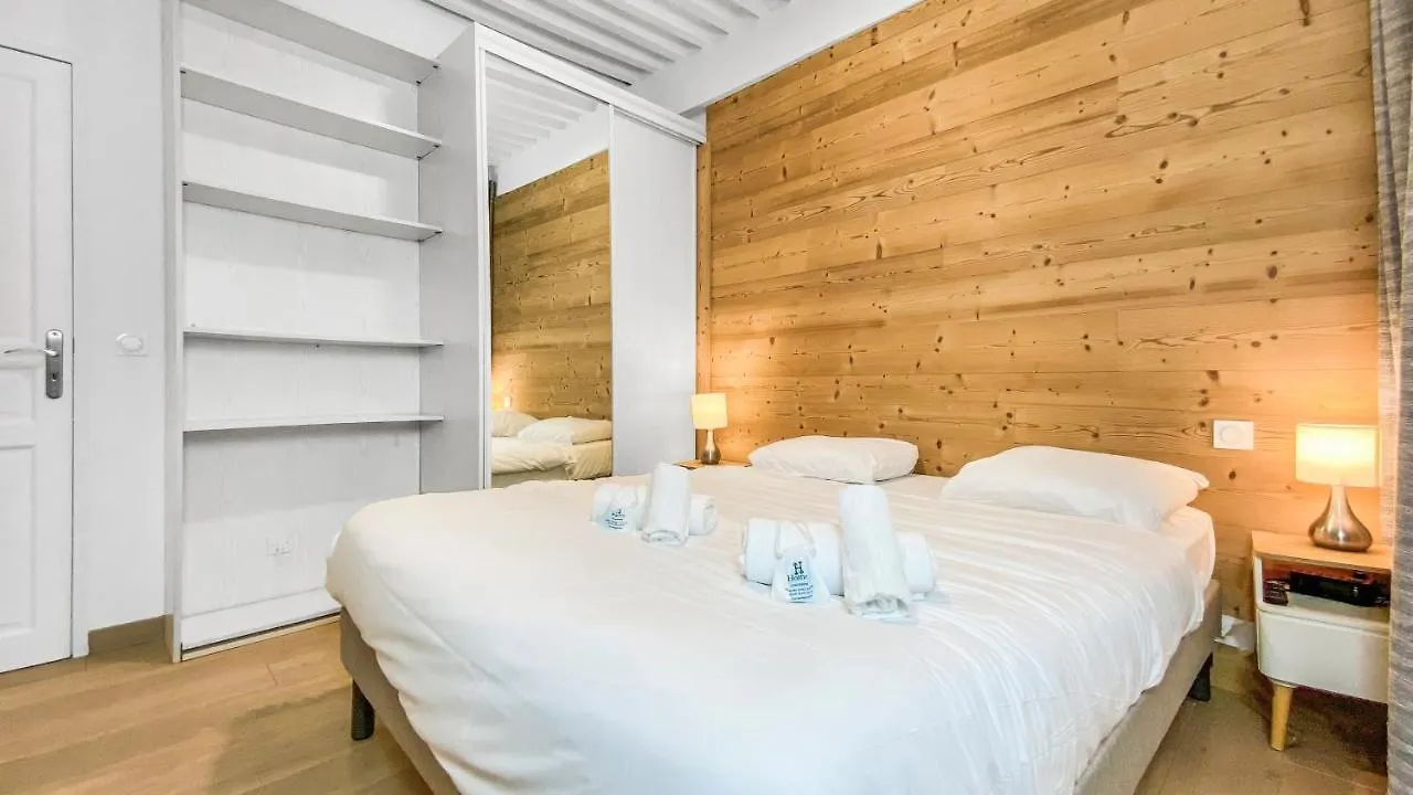 Homey Earl - Hypercentre - Proche Gare - Sauna Privatif - Balcon Prive - Wifi Gratuit Annecy France